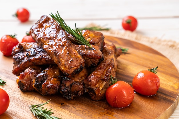 costillas a la parrilla de cerdo