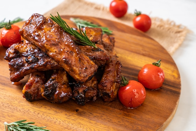 costillas a la parrilla de cerdo