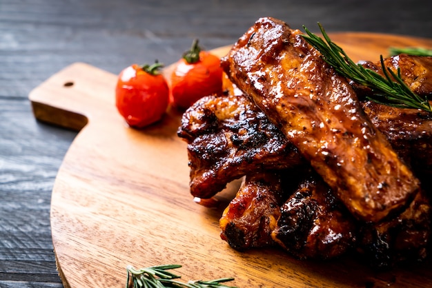 costillas a la parrilla de cerdo