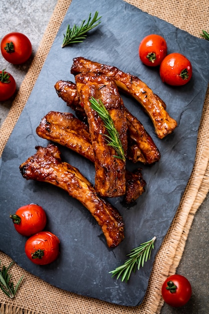 costillas a la parrilla de cerdo