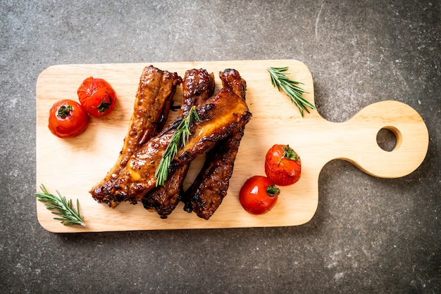 costillas a la parrilla de cerdo