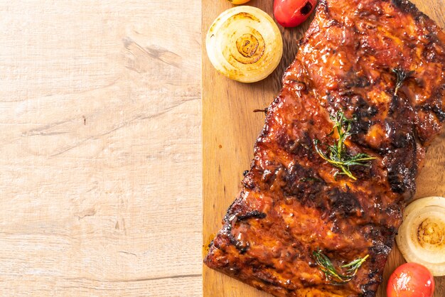 costillas a la parrilla de cerdo