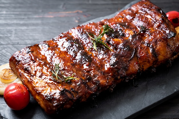 costillas a la parrilla de cerdo