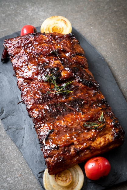 costillas a la parrilla de cerdo