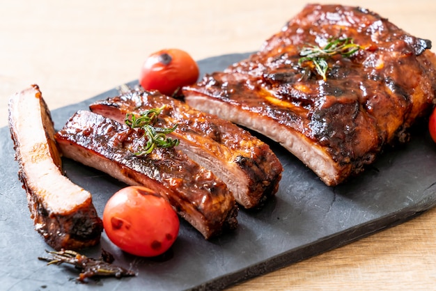 costillas a la parrilla de cerdo