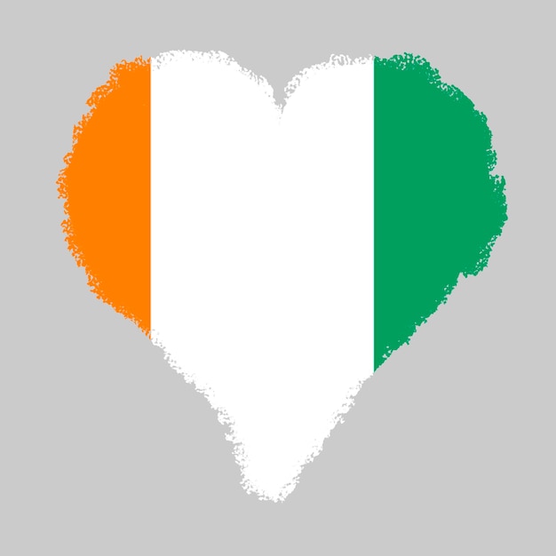 Côte d'Ivoire bunte Flagge in Herzform mit Pinselstrich-Stil isoliert auf grauem Hintergrund