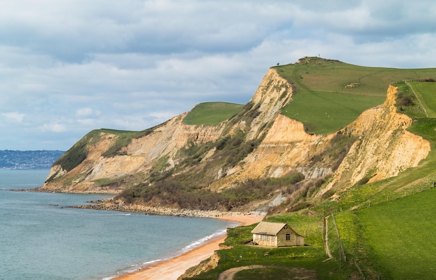 Cottage por falésias em West Bay Dorset no Reino Unido