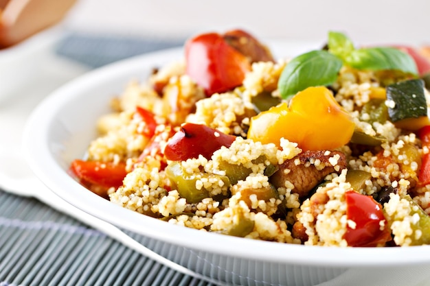 CousCous Bowl mit Fleisch und gegrilltem Gemüse