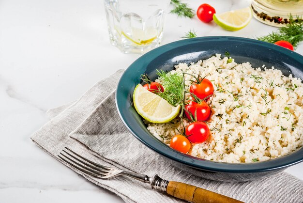 Couscous mit frischem Gemüse und Kräutern