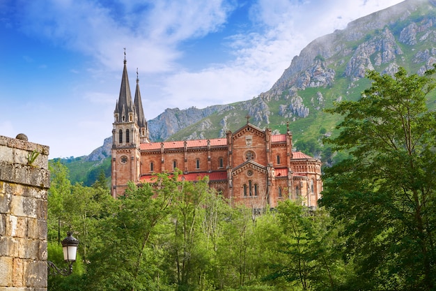 Covadonga katholisches Schongebiet Basilika Asturien