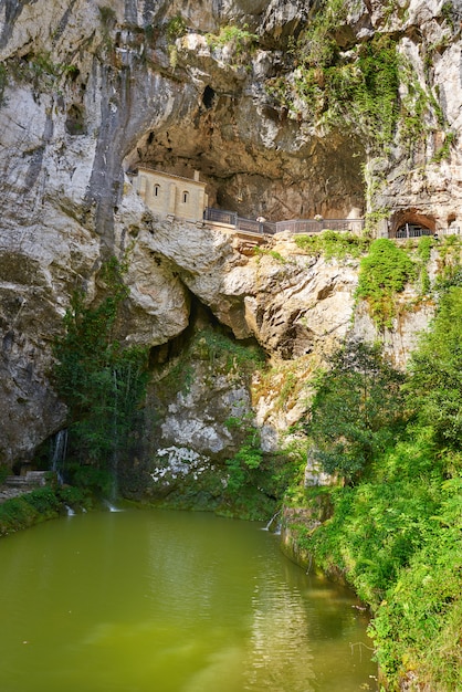 Covadonga Santa Cueva un santuario católico asturiano.