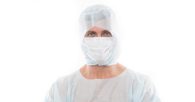 Covid-19 y salud. hombre con máscara médica respirador. doctor en traje de seguridad. higiene sobre la pandemia de coronavirus. El científico crea una vacuna contra el virus. brote epidémico cuarentena.