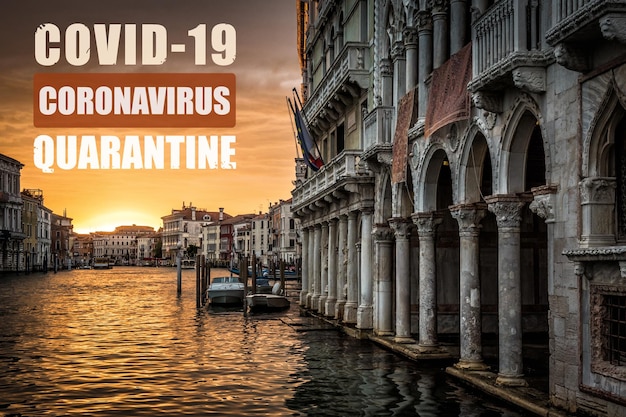 COVID19 Coronavirus in Italien Text Quarantäne auf Foto von italienischen Touristenattraktionen in Venedig, die wegen des Ausbruchs des neuartigen Corona-Virus geschlossen wurden