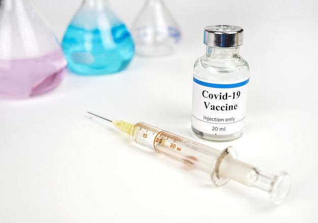 COVID19-Impfung und Spritzenimpfung und Behandlung von Coronavirus-Infektionen