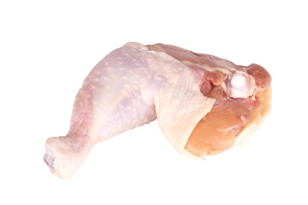 Coxa de frango fresca isolada no fundo branco