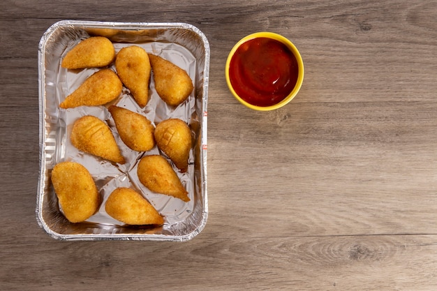 Coxinha de pollo, snack brasileño.