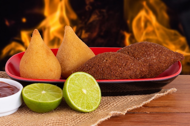 Coxinha tradicional petisco brasileiro