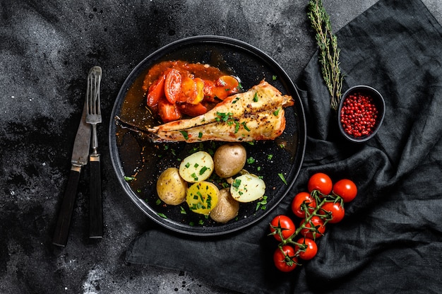 Cozido em tamboril de tomate com batatas e legumes.