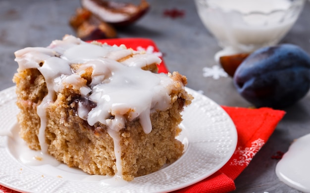 Foto cozimento do natal. torta com ameixa.