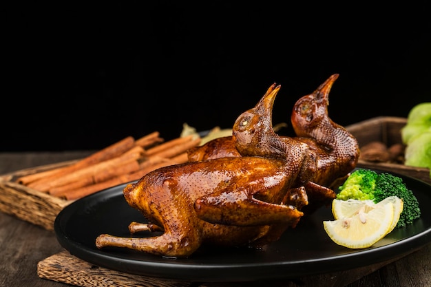 Cozinha chinesa; Pombo assado, pombo bebê Crisp,