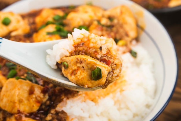 Cozinha chinesa: tofu e arroz picado picante