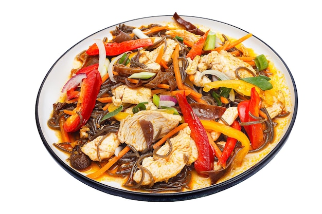 Foto cozinha e comida vietnamita funchos macarrão com molho de soja cogumelos e legumes carne de vaca frita o