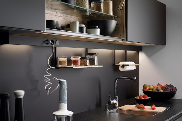 Cozinha moderna e luxuosa com design de interiores em estilo minimalista