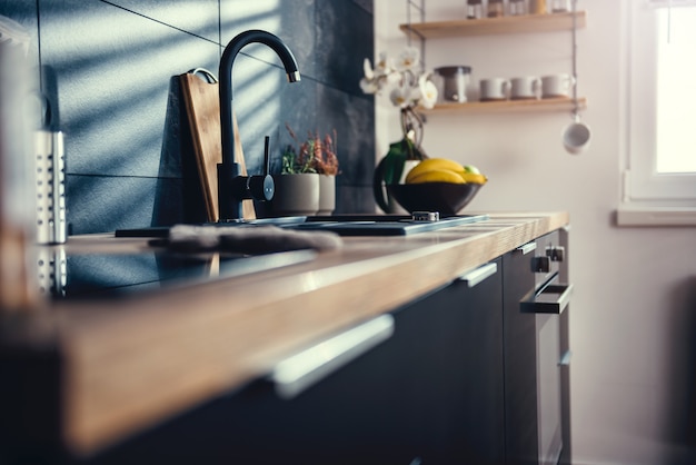 Cozinha preta moderna