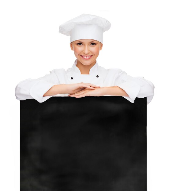 cozinha, propaganda e conceito de comida - chef feminino sorridente, cozinheiro ou padeiro com quadro branco em branco