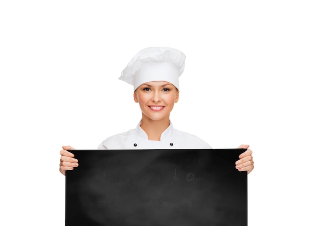 cozinha, propaganda e conceito de pessoas - sorridente chef feminina, cozinheira ou padeiro com quadro-negro em branco sobre fundo branco