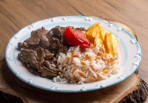 Cozinha tradicional turca de kebab de fígado Folha de fígado picante Delicioso charuto turco nome turco yaprak charuto