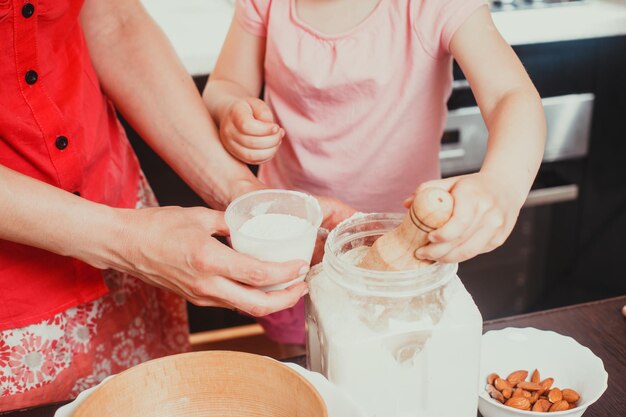 Cozinhar a massa juntos