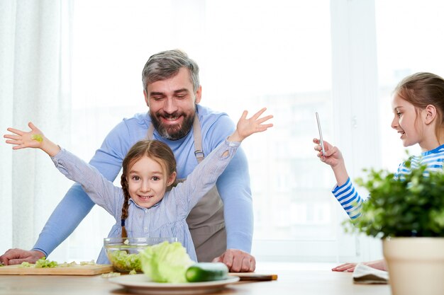 Cozinhar Salada de Legumes com o Pai