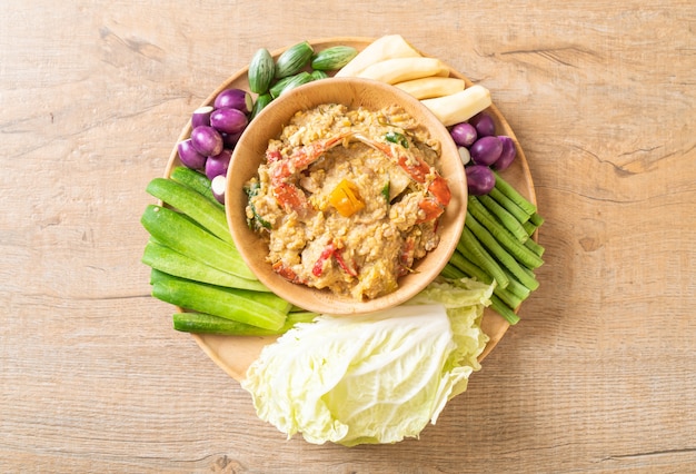 Cozinhe a pasta de pimentão com molho de caranguejo e soja com leite de coco e legumes