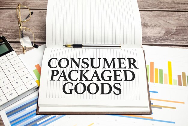CPG-Verpackungsgüter Wörter auf Notizbogen und Diagrammen