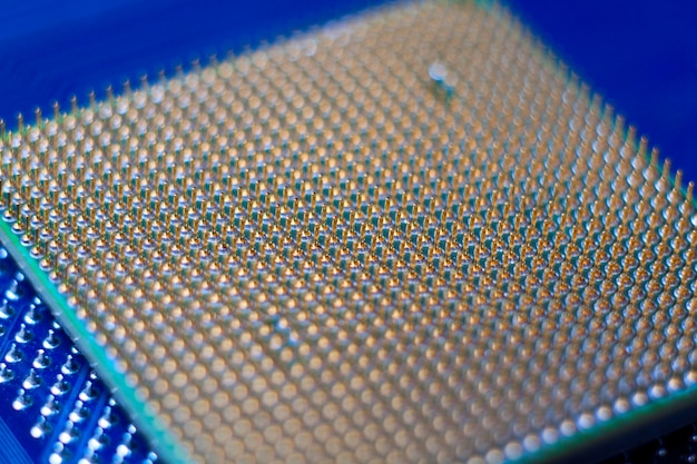 CPU de chip de silicone mostrando os pinos de montagem