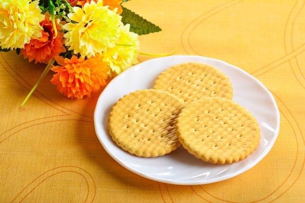 Cracker Cookies auf Teller