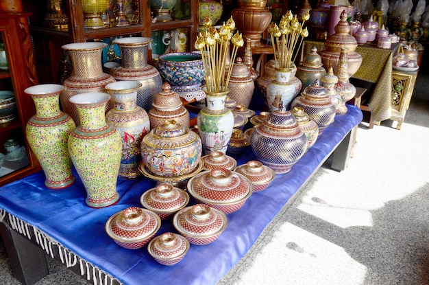 Craft Benjarong é cerâmica tradicional tailandesa estilo cinco cores básicas