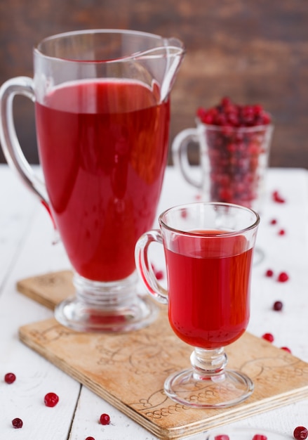 Cranberrysaft. Sommergetränk für Partys.