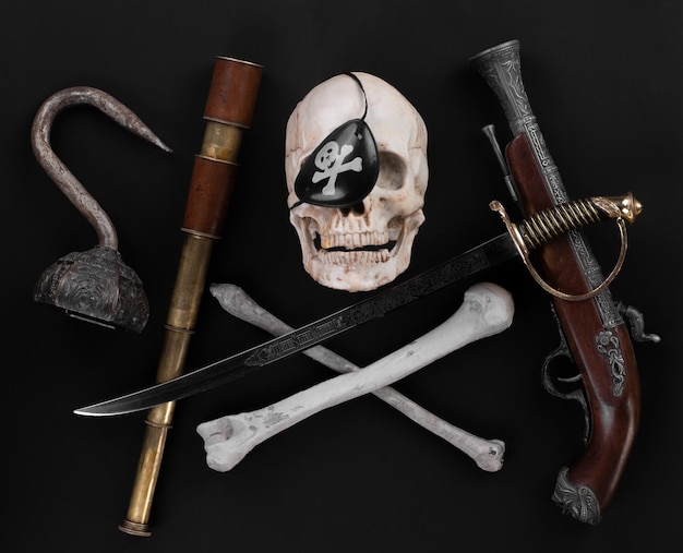 cráneo pirata y huesos aislados en fondo negro