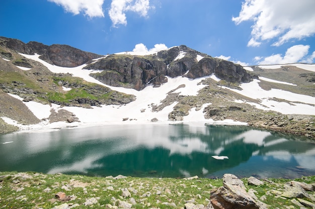 Crater Lake Sky and Reflection, Giresun - Turquía