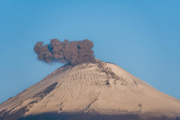 Cráter nevado del volcán popocatepetl