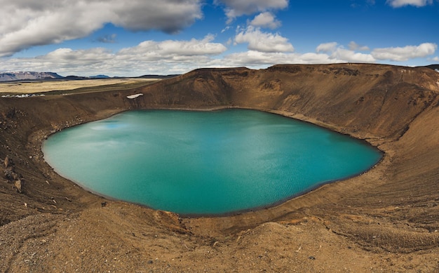 Cráter del volcán Viti con lago turquesa dentro de la zona volcánica de Krafla Islandia Viajes naturales Fondo islandés