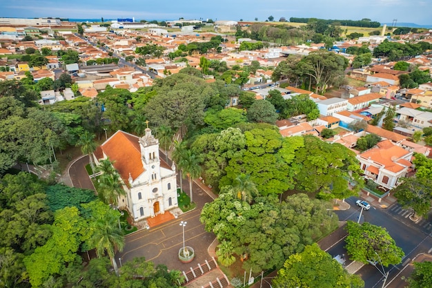 Cravinhos Sao Paulo Brasilien ca. Mai 2022 Cravinhos Stadtzentrum Landschaft des Bundesstaates Sao Paulo Drohne Luftbild