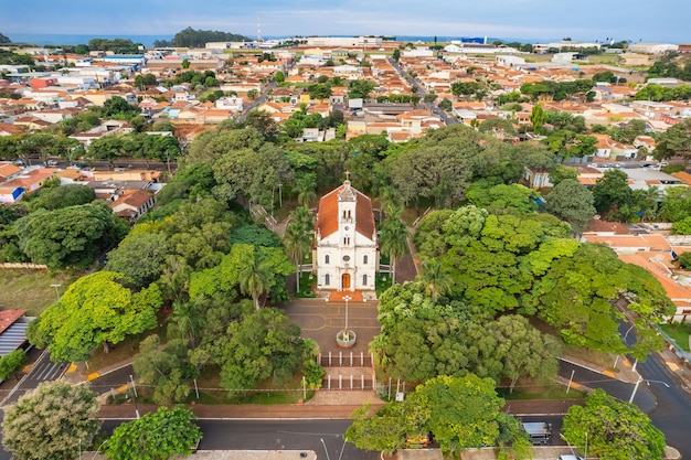 Cravinhos Sao Paulo Brasilien ca. Mai 2022 Cravinhos Stadtzentrum Landschaft des Bundesstaates Sao Paulo Drohne Luftbild