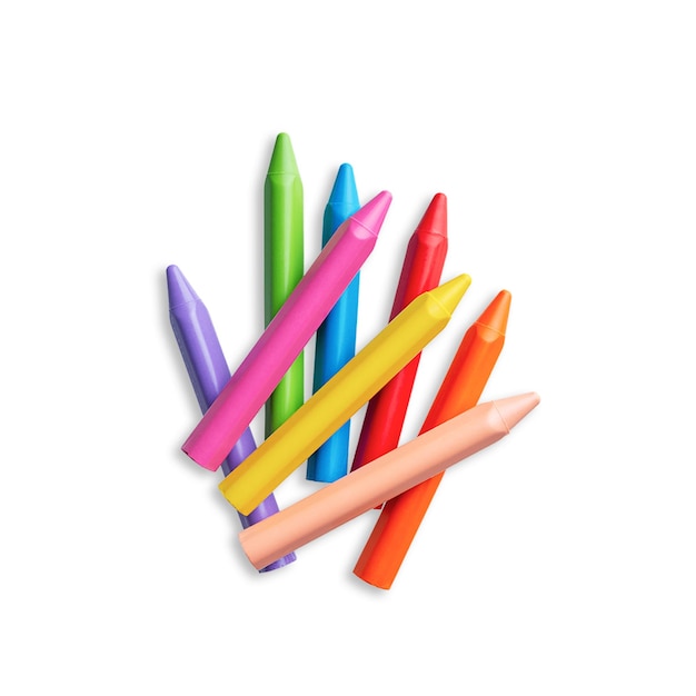 Crayons multicoloridos e pastéis deitados no caos isolados em fundo branco