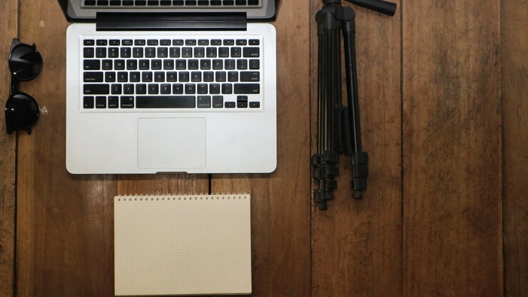 Foto creador de contenido superior con fondo de madera