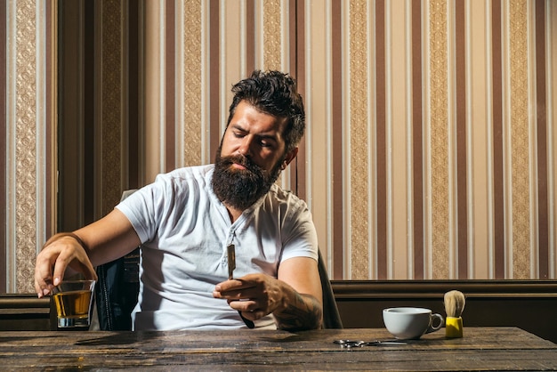 Crema de afeitar de sándalo Cera para el bigote La preparación del cabello es solo para los apuestos Bálsamo para la barba Peinado y corte de la barba Ideas sobre la barbería y el salón de peluquería