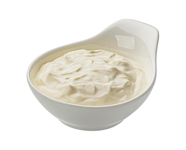Crema agria aislada sobre un fondo blanco