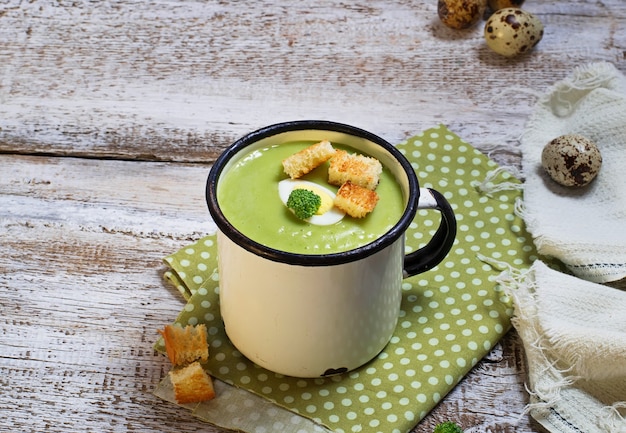 crema de brócoli con picatostes